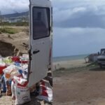 سيارة محجوزة محملة بالرمال على شاطئ سيدي عبد السلام بتطوان