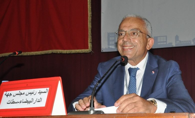 جدل متصاعد حول تعيين مدير وكالة مشاريع الدار البيضاء-سطات: شبهات بـ'الالتفاف' وتحديات إدارية 3 صورة لمبنى يرمز لوكالة تنفيذ المشاريع بجهة الدار البيضاء-سطات، مع إشارة إلى الجدل حول التعيينات.