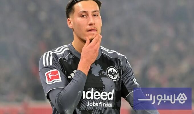 المهاجم المغربي يونس إبنوطالب يتدرب مع زملائه في آينتراخت فرانكفورت بعد تعافيه من إصابة الركبة