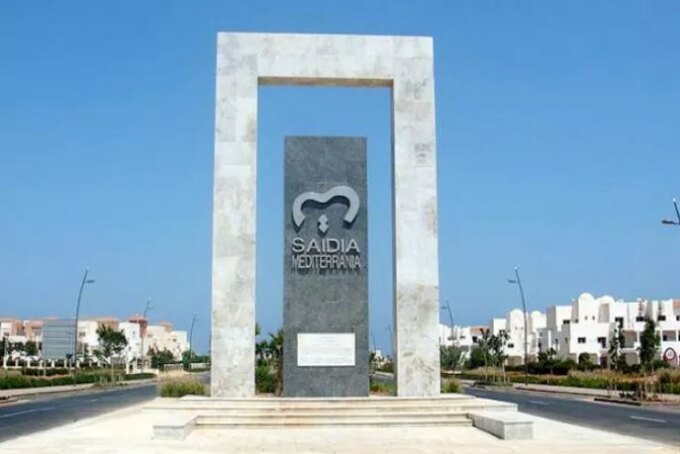Vue aérienne de Saidia, la perle bleue du Maroc, avec ses plages et la mer Méditerranée.