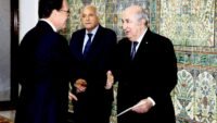 Le président algérien Abdelmadjid Tebboune serrant la main du ministre français de l'Intérieur Laurent Nuñez, un signe de rapprochement diplomatique.