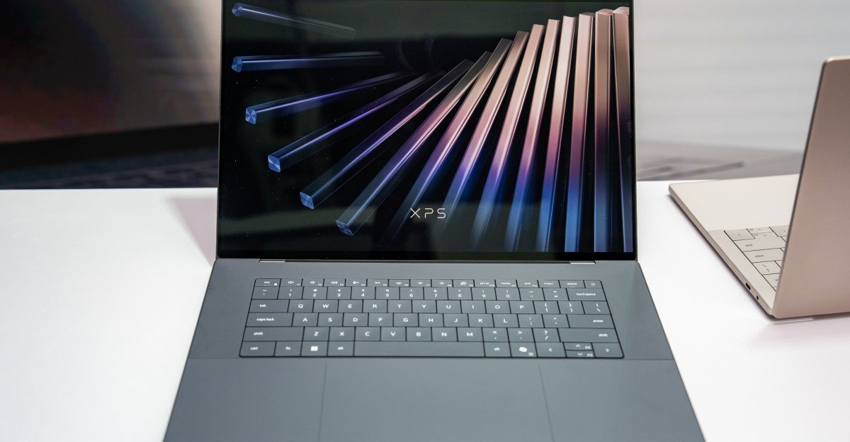 Dell XPS 16: The New King of Laptop Battery Life, Outperforming Apple and Qualcomm 3 Dell XPS 16 laptop featuring its innovative variable refresh rate display, showcasing its impressive battery life capabilities.
