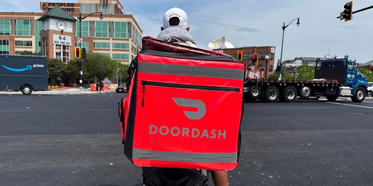 A DoorDash delivery driver filling up a car with gas, with the DoorDash logo visible.