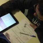 Éducation au Maroc : Le Numérique Galvanise l'Intérêt des Élèves, Révèle l'Enquête TALIS 2024 6 Enseignants marocains utilisant des outils numériques en classe, symbolisant l'innovation pédagogique.