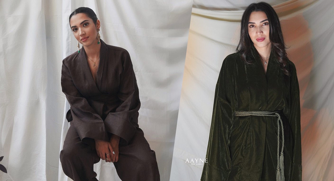 La créatrice Basant Abdalla présentant sa collection 'Anwar el Leil' pour Aayne, inspirée par la douceur du Ramadan, avec des tenues fluides en lin et velours aux tons terreux et vibrants.