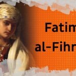 Vue aérienne de l'Université Al-Qarawiyyin à Fès, Maroc, avec ses toits verts emblématiques et ses cours intérieures, symbolisant son ancienneté et son rôle de phare du savoir.