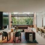 Where History Meets Horizon: Holzrausch's Frankfurt Penthouse Reimagination 8 Luxurious interior of a Frankfurt penthouse featuring Kambala wood paneling and modern design by Holzrausch.