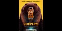 Affiche du film «Jumpers» montrant une jeune fille et un castor robot dans une forêt luxuriante, symbolisant l'aventure et la connexion avec la nature.