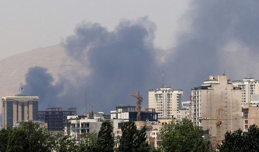 L’armée israélienne mène des frappes