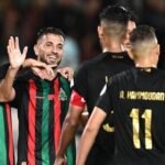 L'AS FAR Éblouit au Caire et S'envole vers les Demi-Finales de la Ligue des Champions Africaine ! 6 Les joueurs de l'AS FAR célèbrent leur victoire et leur qualification en demi-finale de la Ligue des champions d'Afrique.