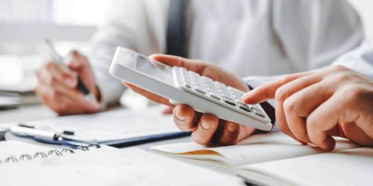 Graphique montrant l'évolution des remboursements de crédits de TVA au Maroc, avec une flèche ascendante symbolisant la croissance et l'efficacité de la réforme fiscale.