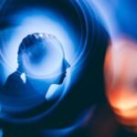 An illustration of a human brain with distinct left and right hemispheres, symbolizing different thought processes under pressure.