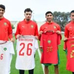 Le nouveau maillot domicile rouge de l'équipe nationale de football du Maroc pour 2026, avec des motifs de broderie marocaine.