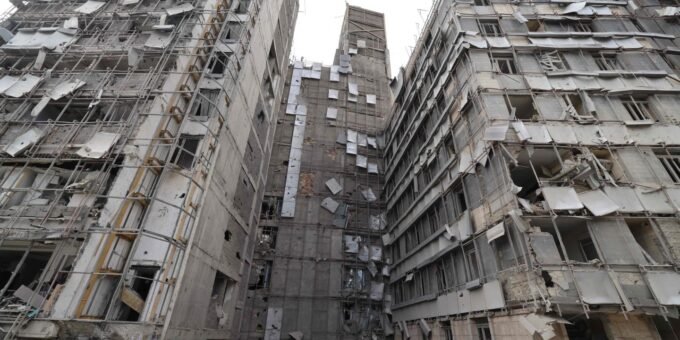 Hôpital Gandhi à Téhéran, endommagé après une frappe aérienne, le 2 mars 2026.