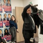 EN DIRECT, résultats des municipales 2026 : à Marseille, Benoît Payan refuse toute « tambouille » avec LFI, le candidat « insoumis » Sébastien Delogu dénonce une « position irresponsable qui pourrait donner les clefs de la ville » au RN 6 Vue aérienne du Vieux-Port de Marseille avec l'Hôtel de Ville en arrière-plan, symbolisant les enjeux des élections municipales.