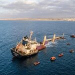 Vue d'un navire marchand en mer, potentiellement le Dura Bulk ou un navire similaire, symbolisant le naufrage au large de Laâyoune.