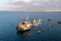 Vue d'un navire marchand en mer, potentiellement le Dura Bulk ou un navire similaire, symbolisant le naufrage au large de Laâyoune.