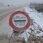 Le Maroc sous un manteau blanc : Alerte neige majeure de mardi à mercredi 6 Paysage montagneux du Maroc enneigé sous un ciel hivernal, illustrant les chutes de neige prévues.