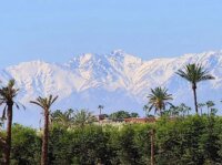 Paysage enneigé au Maroc, montagnes de l'Atlas sous la neige