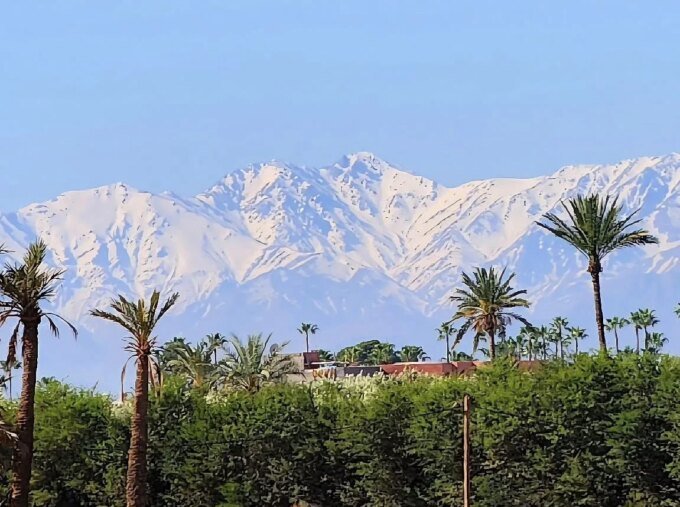 Le Maroc sous un manteau blanc : Alerte neige imminente sur l'Atlas 8 Paysage enneigé au Maroc, montagnes de l'Atlas sous la neige