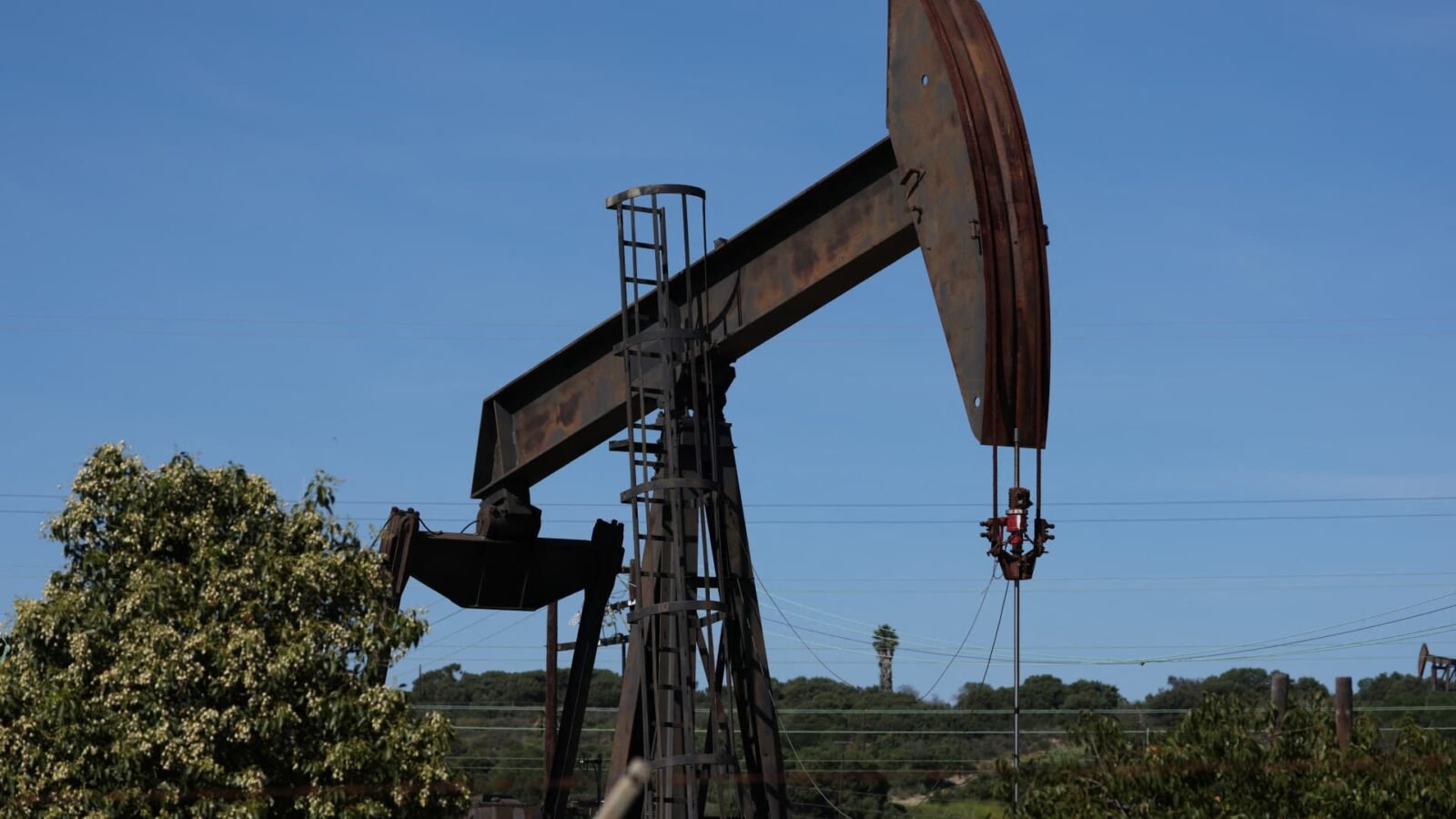 A pumpjack operates in the Inglewood Oil field, Los Angeles, California, symbolizing global oil production.