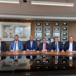 Logo de One Retail et de Dahab, symbolisant l'acquisition et la fusion des deux entités dans le secteur des coffee shops au Maroc.