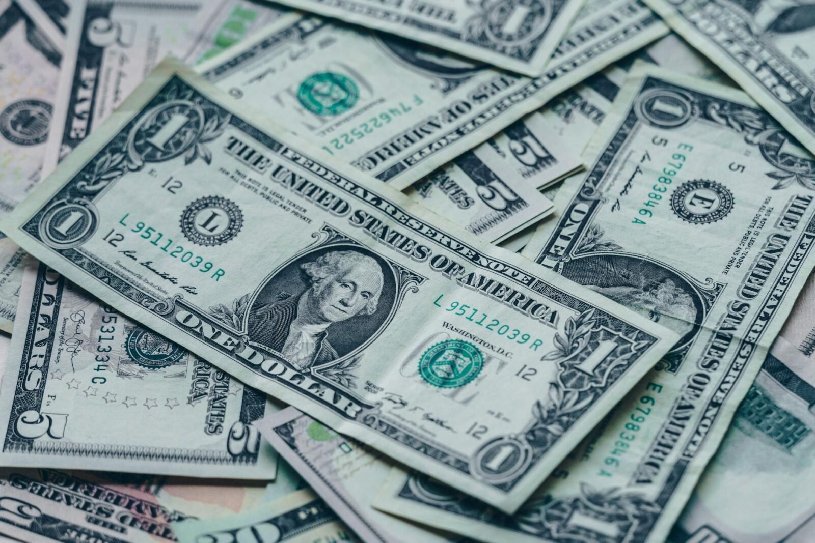 Les activités secondaires les plus lucratives pour financer votre entreprise principale. guide complet