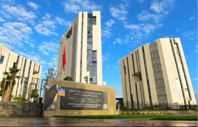 Révolution Numérique pour les Biens Habous : Un Partenariat Stratégique entre le Ministère et l'ANCFCC 7 Signature de l'accord de partenariat entre le Ministère des Habous et l'ANCFCC à Rabat