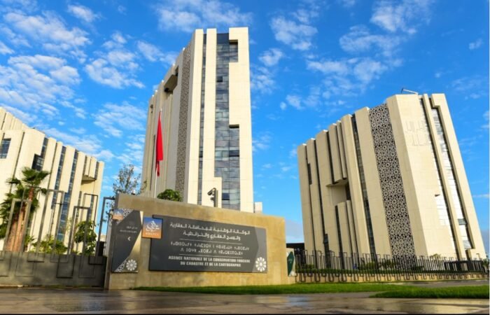 Révolution Numérique pour les Biens Habous : Un Partenariat Stratégique entre le Ministère et l'ANCFCC 3 Signature de l'accord de partenariat entre le Ministère des Habous et l'ANCFCC à Rabat