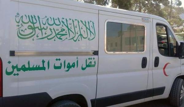 Image illustrant une bouteille de gaz butane et un détecteur de gaz, symbolisant la prévention des fuites.