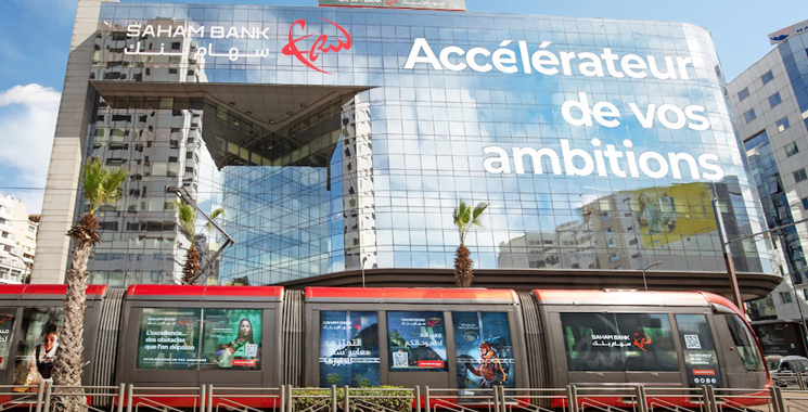 Vue panoramique du siège moderne de Saham Bank, symbolisant sa solidité et sa transformation stratégique.