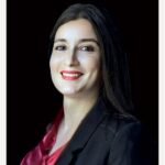 Portrait de Samya El Mousti, dirigeante engagée de SOS Villages d'Enfants Maroc, souriante et inspirante.