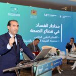 Mohamed Benalilou, président de l'INPPLC, s'exprimant lors d'une conférence sur la corruption dans le secteur de la santé.