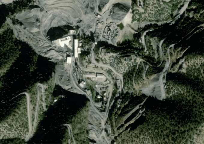 Mines. Bien classé par l’Institut Fraser, le Maroc encore freiné par plusieurs faiblesses structurelles 9 Une mine à ciel ouvert au Maroc, symbolisant le potentiel minier du pays.