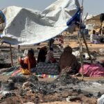 Des Soudanais déplacés ayant quitté El-Fasher se sont réfugiés à Tawila, où un incendie qui s’est déclaré dans le camp a tué un enfant le 11 février 2026.