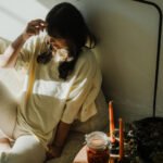 An abstract image showing brain health and blood cells, symbolizing the link between hemoglobin levels and cognitive function.