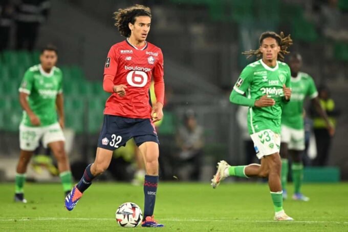 Portrait d'Ayyoub Bouaddi, jeune milieu de terrain du LOSC, symbole de la nouvelle génération du football français et marocain.