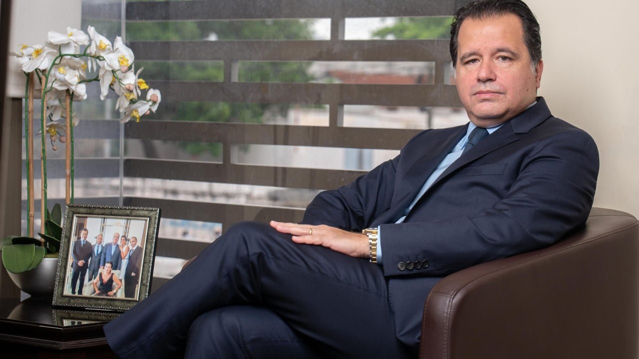 Henry Wazne : « Quand les investisseurs arrivent, ils ont besoin des banques locales » 3 Henry Wazne, dirigeant de Sofibanque, lors du Mining Indaba au Cap, discutant du rôle des banques locales dans l'économie minière de la RDC.