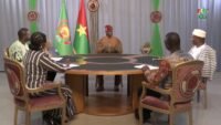 Le Capitaine Ibrahim Traoré, chef de la junte au Burkina Faso, s'exprimant lors d'un entretien télévisé.