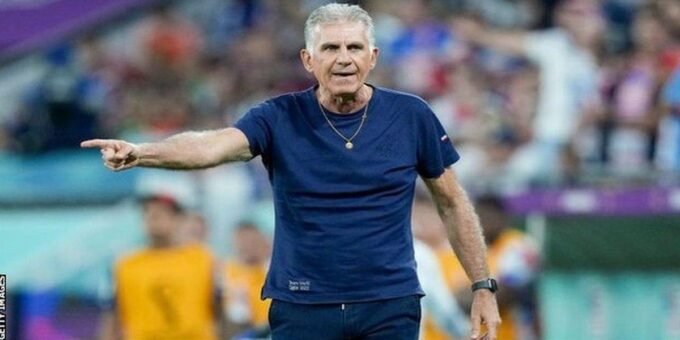 Carlos Queiroz prend les rênes des Black Stars : L'Expérience au Service de l'Ambition Mondiale 7 Carlos Queiroz, nouveau sélectionneur du Ghana, lors d'une conférence de presse