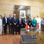 Cérémonie de signature d'une convention de partenariat entre le ministère de l'Éducation nationale du Maroc et une délégation de l'université chinoise Beihang à Rabat, en présence de responsables des deux parties.