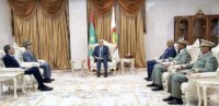 Le Général Mohammed Berrid, inspecteur général des Forces armées royales (FAR), et le Président mauritanien Mohamed Ould Ghazouani lors d'une rencontre officielle à Nouakchott.