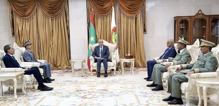 Le Général Mohammed Berrid, inspecteur général des Forces armées royales (FAR), et le Président mauritanien Mohamed Ould Ghazouani lors d'une rencontre officielle à Nouakchott.