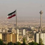 صورة تجمع لقطات متنوعة تعكس الأحداث الجيوسياسية والاقتصادية المذكورة في المقال