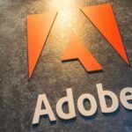 شعار أدوبي بجانب أيقونة ذكاء اصطناعي، يرمز لإطلاق أدوات الذكاء الاصطناعي الجديدة للشركات.