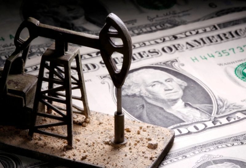 برميل نفط يرمز لارتفاع الأسعار وسط التوترات الجيوسياسية في الشرق الأوسط