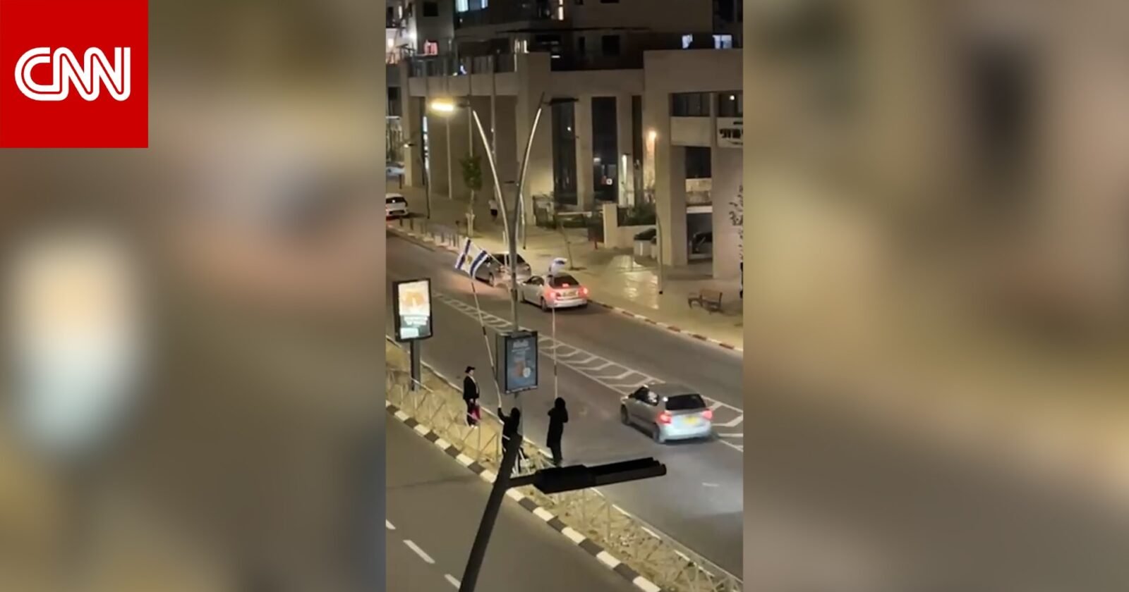 يهود متشددون يزيلون الأعلام الإسرائيلية في بيت شيمش