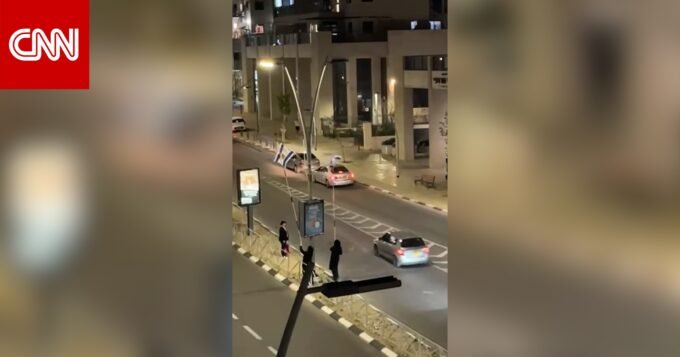 يهود متشددون يزيلون الأعلام الإسرائيلية في بيت شيمش