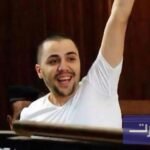 إطلاق سراح "سيد مشاغب": أبرز وجوه الألتراس يعانق الحرية بقرار رئاسي 8 صورة لسيد مشاغب، قائد ألتراس وايت نايتس، بعد قرار إخلاء سبيله.