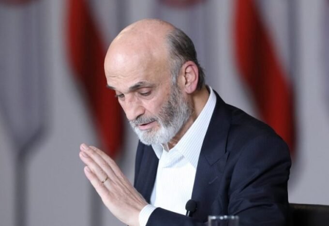 صورة لسمير جعجع يتحدث في مقابلة تلفزيونية